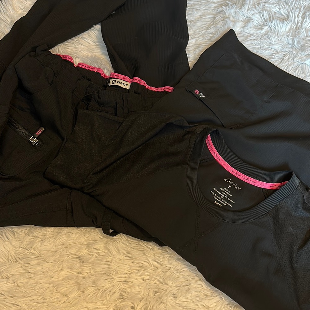 Koi lite scrub set.